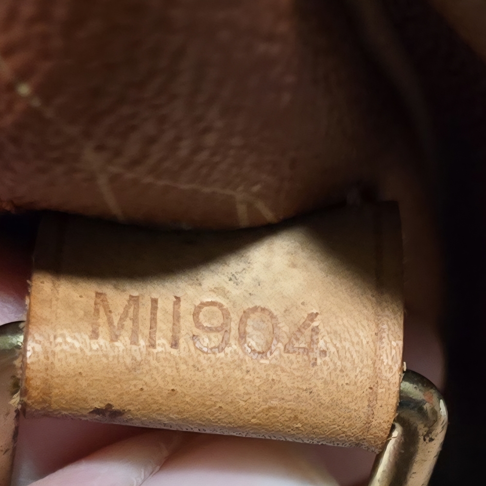 Louis Vuitton Calvi Limited Edition Messenger - Picture 9 of 16